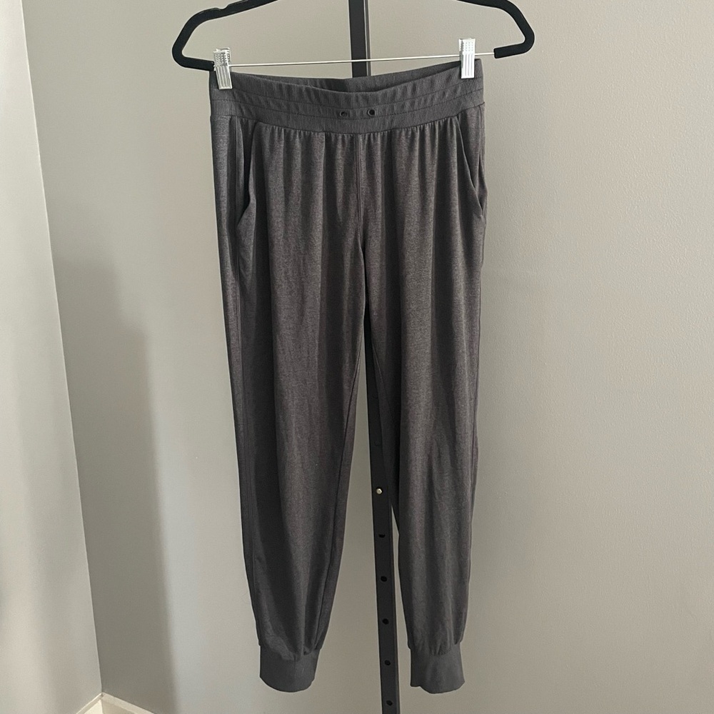 Athleta Grey Pull On Jogger Pants Size Small